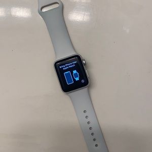 Series 3 Apple Watch 38 MM new cond. with charger